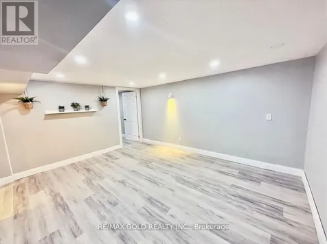 156 Mooregate Crescent Kitchener ON N2M 2G1