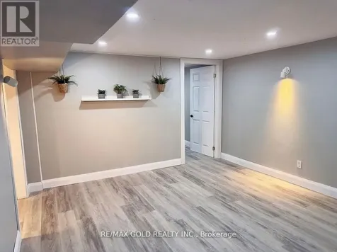 156 Mooregate Crescent Kitchener ON N2M 2G1