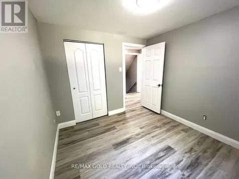 156 Mooregate Crescent Kitchener ON N2M 2G1