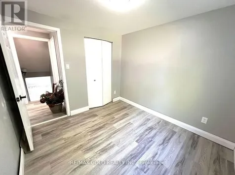 156 Mooregate Crescent Kitchener ON N2M 2G1