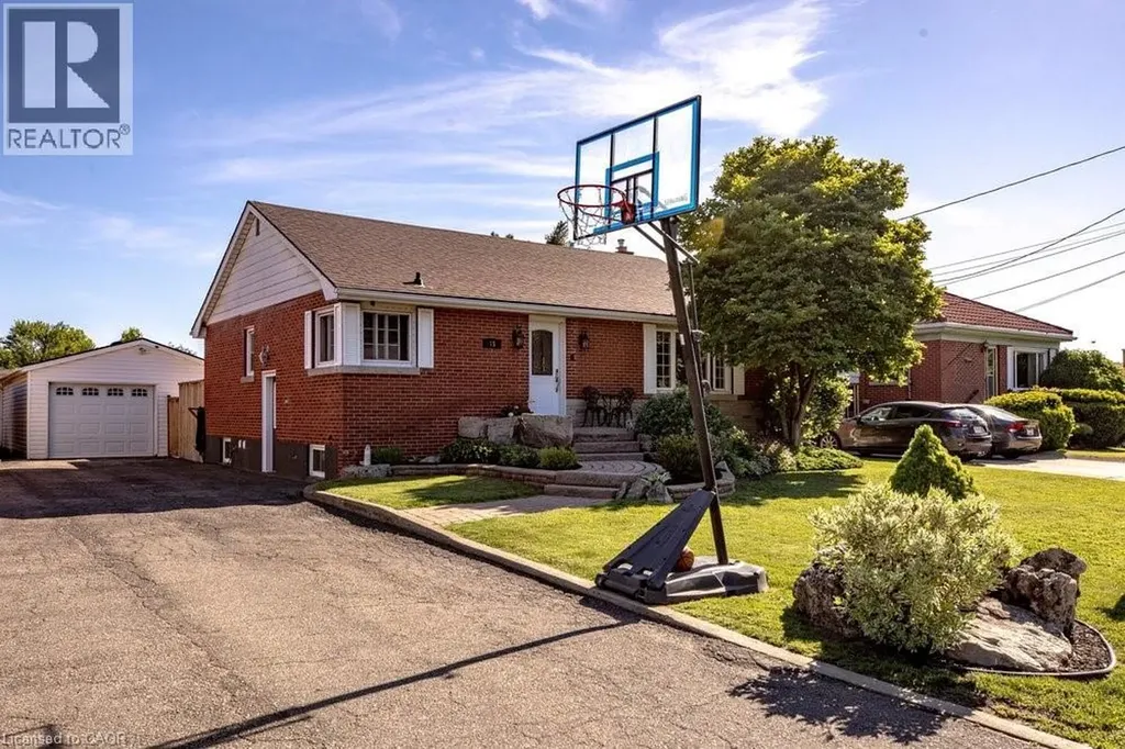 15 Faircourt Drive Stoney Creek ON L8G 2J4