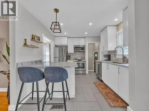 3268 Virginia Park Avenue Windsor ON N9E 2C3