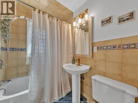 3268 Virginia Park Windsor ON N9E 2C3