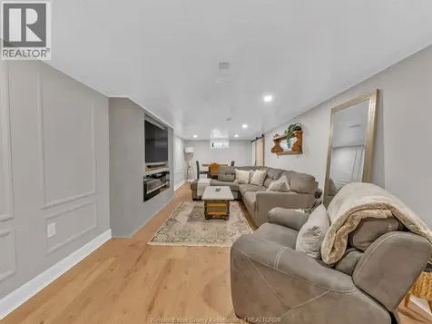3268 Virginia Park Windsor ON N9E 2C3