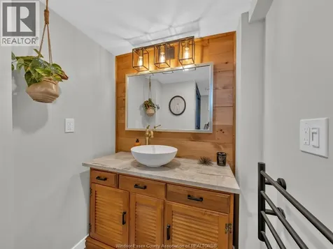 3268 Virginia Park Avenue Windsor ON N9E 2C3