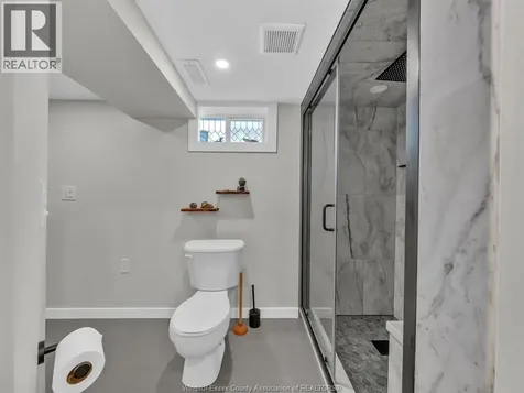 3268 Virginia Park Avenue Windsor ON N9E 2C3