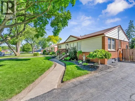 3268 Virginia Park Windsor ON N9E 2C3
