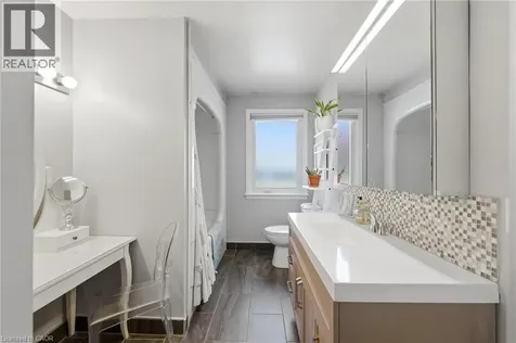 82 Cumming Court Ancaster ON L9G 1V3