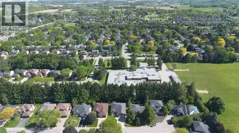 82 Cumming Court Ancaster ON L9G 1V3