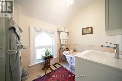 11 Chestnut Avenue Brantford ON N3T 4B9
