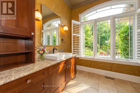 5800 Queenscourt Crescent Ottawa ON K4M 1K3