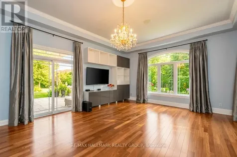 5800 Queenscourt Crescent Ottawa ON K4M 1K3