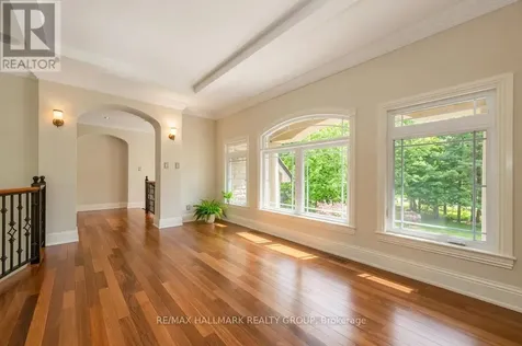 5800 Queenscourt Crescent Ottawa ON K4M 1K3