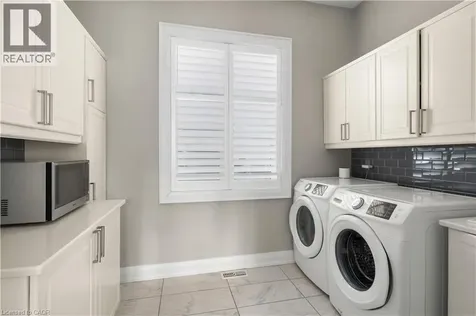 3205 Highpoint Court Burlington ON L7P 0P9