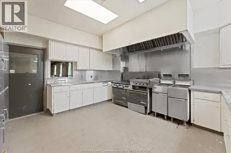 1353 Wellington Avenue Windsor ON N8X 2C1