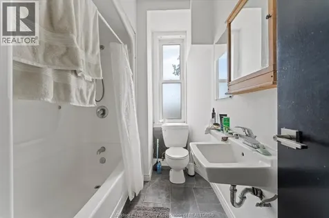 1353 Wellington Avenue Windsor ON N8X 2C1