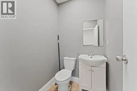 1353 Wellington Avenue Windsor ON N8X 2C1