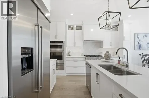24 Willow Bank Common St. Catharines ON L2S 4C8