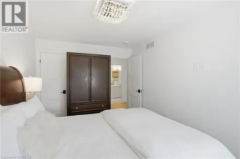 24 Willow Bank Common St. Catharines ON L2S 4C8