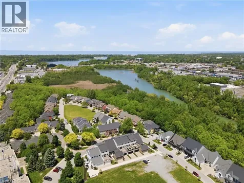 24 Willow Bank Common St. Catharines ON L2S 4C8