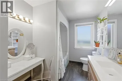 82 Cumming Court Ancaster ON L9G 1V3