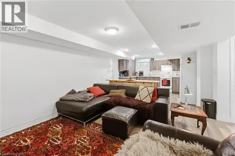 82 Cumming Court Ancaster ON L9G 1V3
