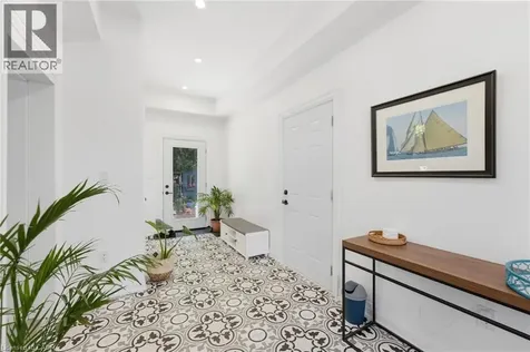 82 Cumming Court Ancaster ON L9G 1V3