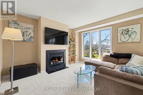 8 Barnaby Private Ottawa ON K1K 4S4