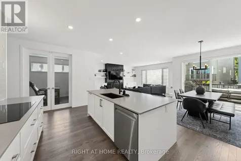 252 Ketchikan Crescent Ottawa ON K2T 0S2