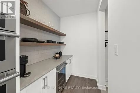 252 Ketchikan Crescent Ottawa ON K2T 0S2