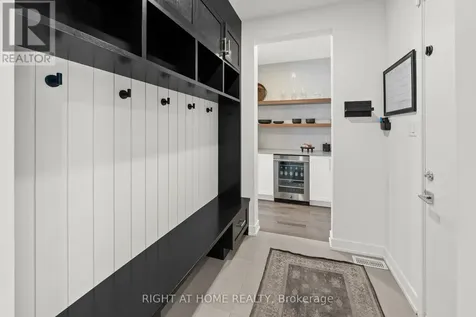 252 Ketchikan Crescent Ottawa ON K2T 0S2