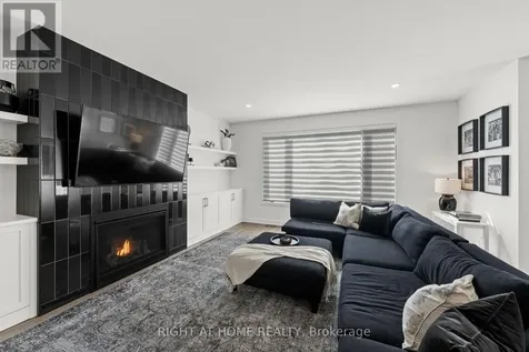 252 Ketchikan Crescent Ottawa ON K2T 0S2