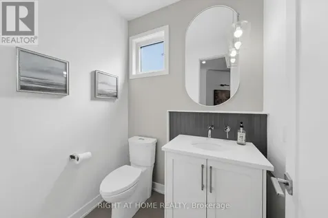 252 Ketchikan Crescent Ottawa ON K2T 0S2