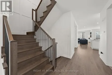 252 Ketchikan Crescent Ottawa ON K2T 0S2