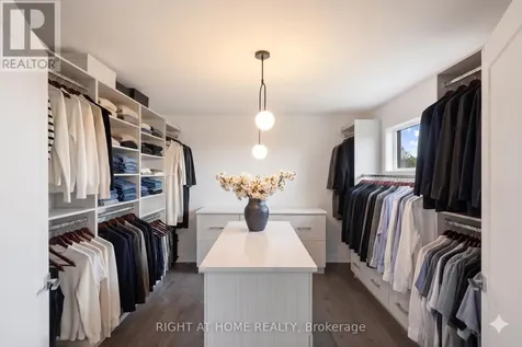 252 Ketchikan Crescent Ottawa ON K2T 0S2
