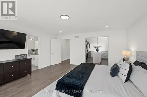 252 Ketchikan Crescent Ottawa ON K2T 0S2