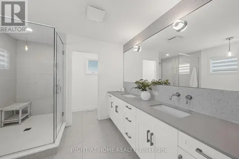 252 Ketchikan Crescent Ottawa ON K2T 0S2