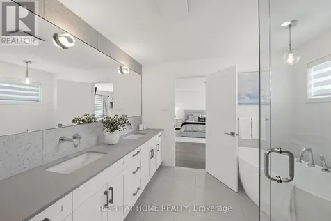 252 Ketchikan Crescent Ottawa ON K2T 0S2