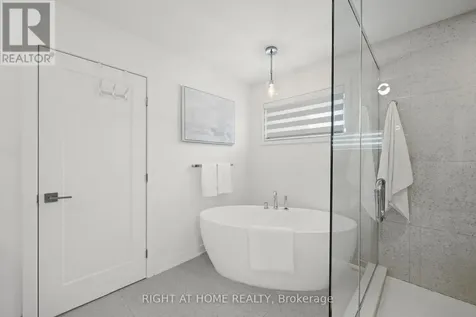 252 Ketchikan Crescent Ottawa ON K2T 0S2