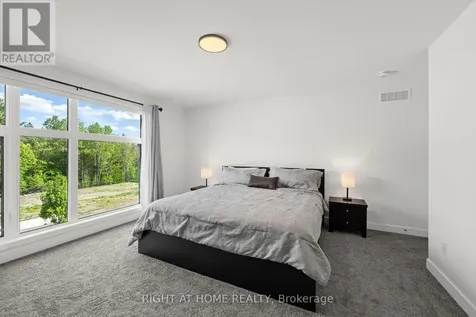 252 Ketchikan Crescent Ottawa ON K2T 0S2