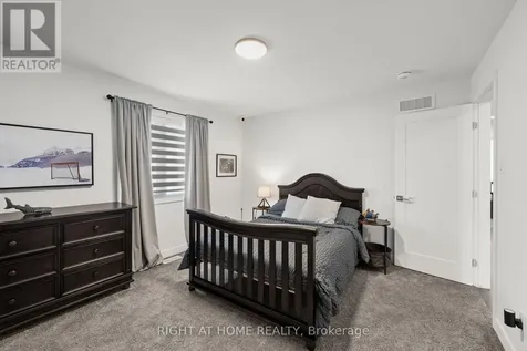252 Ketchikan Crescent Ottawa ON K2T 0S2
