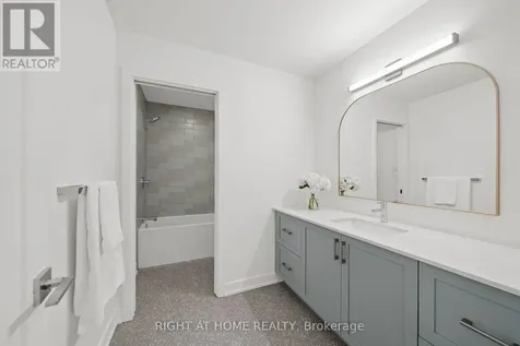 252 Ketchikan Crescent Ottawa ON K2T 0S2
