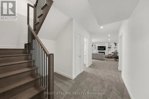 252 Ketchikan Crescent Ottawa ON K2T 0S2