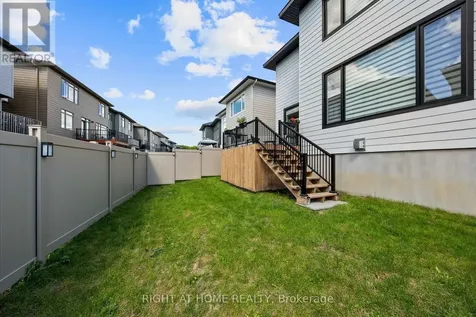 252 Ketchikan Crescent Ottawa ON K2T 0S2