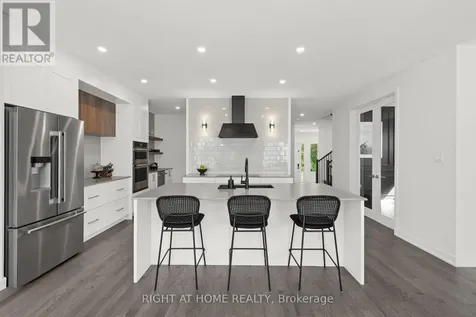252 Ketchikan Crescent Ottawa ON K2T 0S2