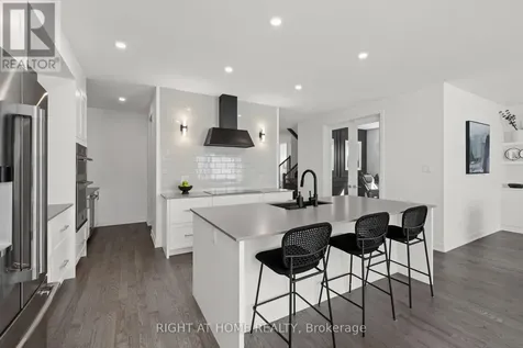 252 Ketchikan Crescent Ottawa ON K2T 0S2