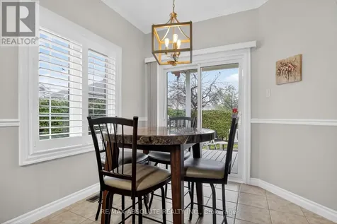 19 Goldora Private Ottawa ON K2T 1K8