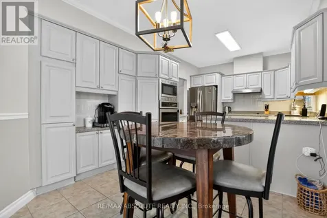 19 Goldora Private Ottawa ON K2T 1K8