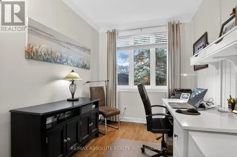 19 Goldora Private Ottawa ON K2T 1K8