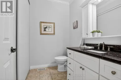 19 Goldora Private Ottawa ON K2T 1K8